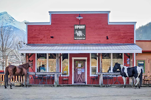 a horse drawn carriage in front of a building
